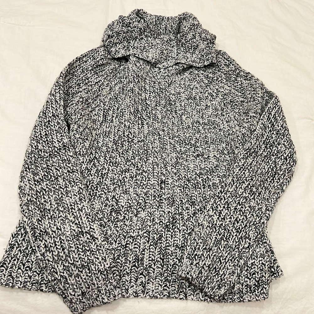 Lord and Taylor Design Lab turtleneck black and white sweater size small